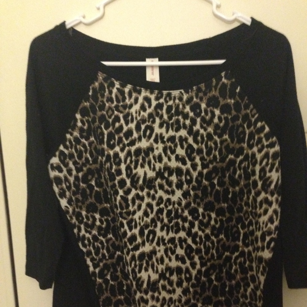 🚨🚨5 for $20 Animal print long sleeve